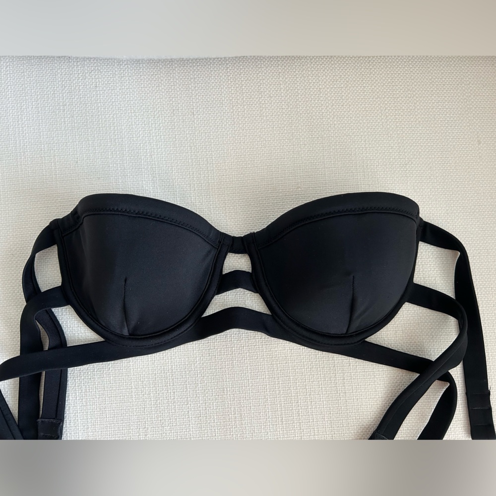 34B 32B Black strapless bikini top, Victoria’s Secret, Small